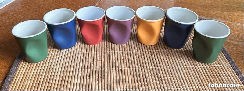 Lot dé 6 tasses et sous tasse revol france - France