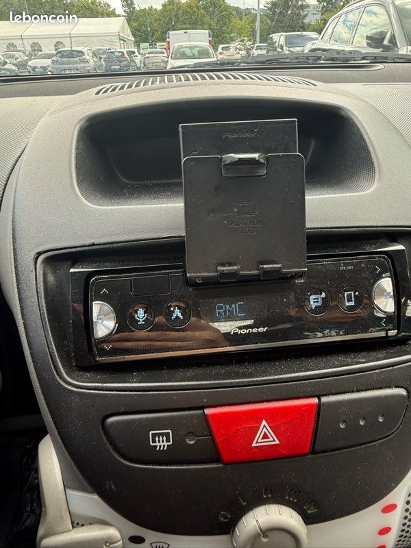 Citroen c1 1.0 i 70ch airdream confort 5 portes (image 6)