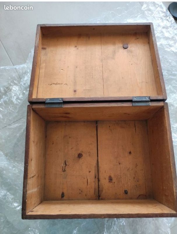 Coffre en bois ancien (image 4)