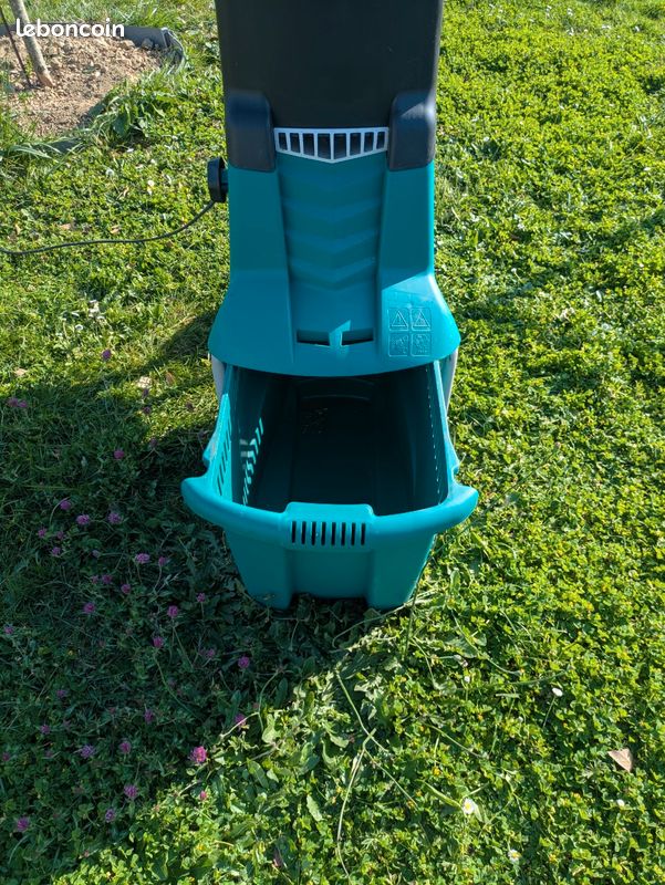 Loc Broyeur de végétaux Bosch – aide entretien jardin (image 2)