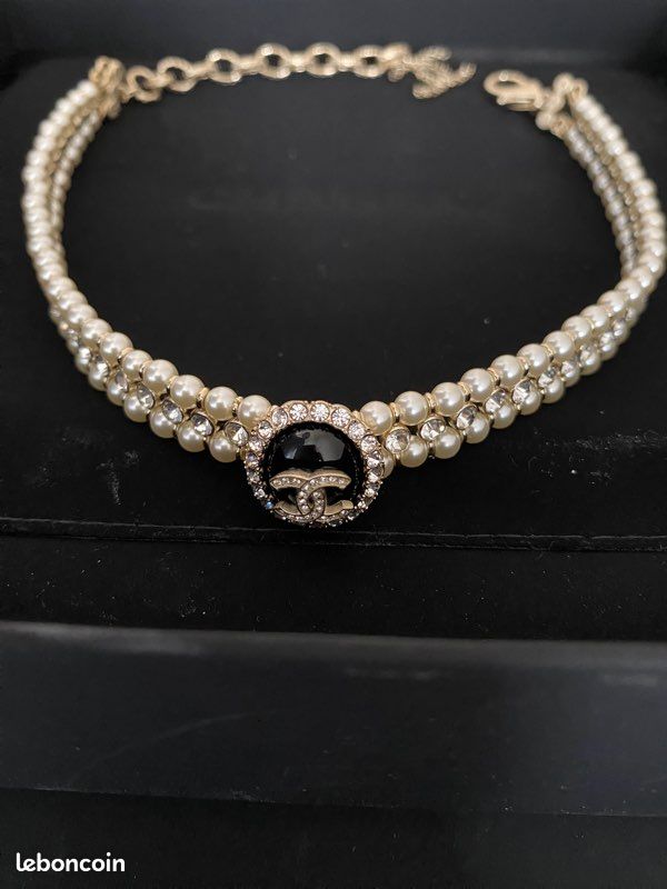 Collier (image 1)