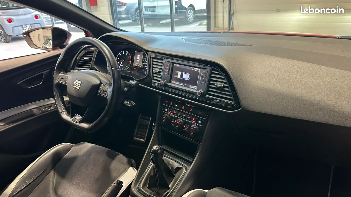 Seat Leon 2.0 280ch Cupra - Suivi complet - Sièges chauffants - Flexfuel (Éthanol) - Seat Sound - Modes de conduite (image 28)