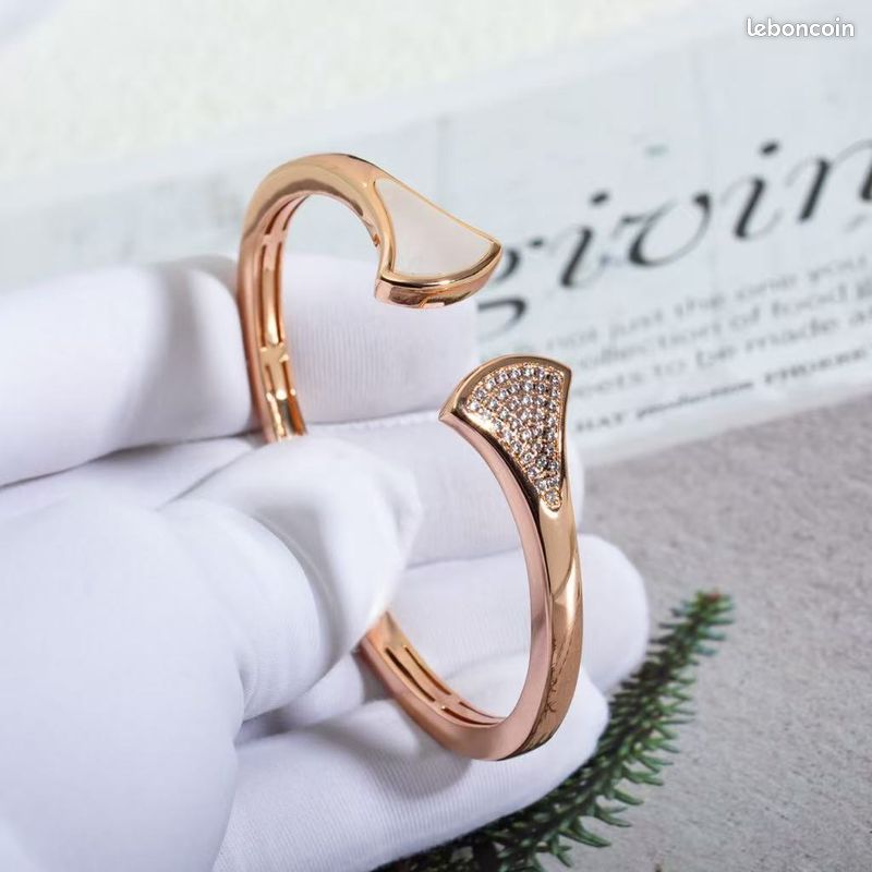 Bracelet style luxe, or rose avec éventails nacre et pierres (image 6)