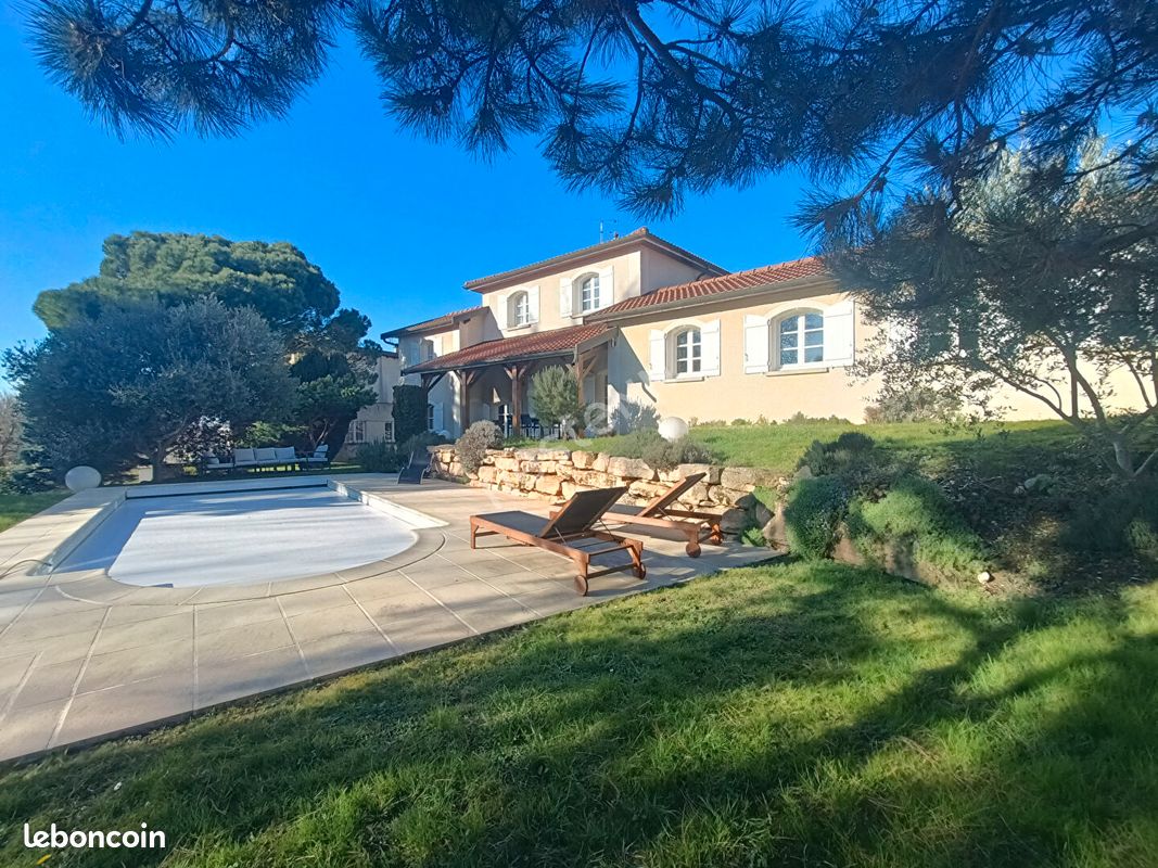 Maison 8 pièces 278 m² · à Saint-Georges-d'Espéranche · 278 m² · 699 000 €