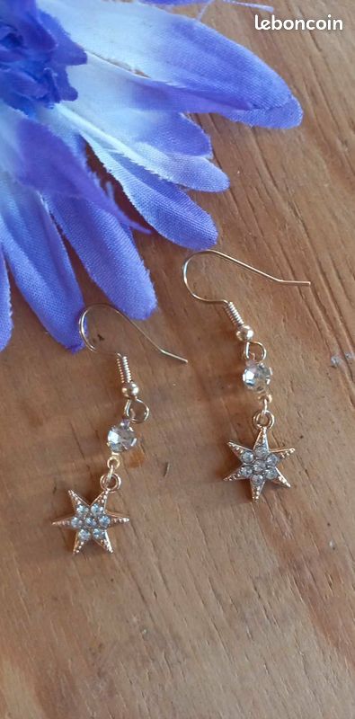 Boucles d'oreilles étoile dorée avec strass (fêtes) - Neuves (image 3)