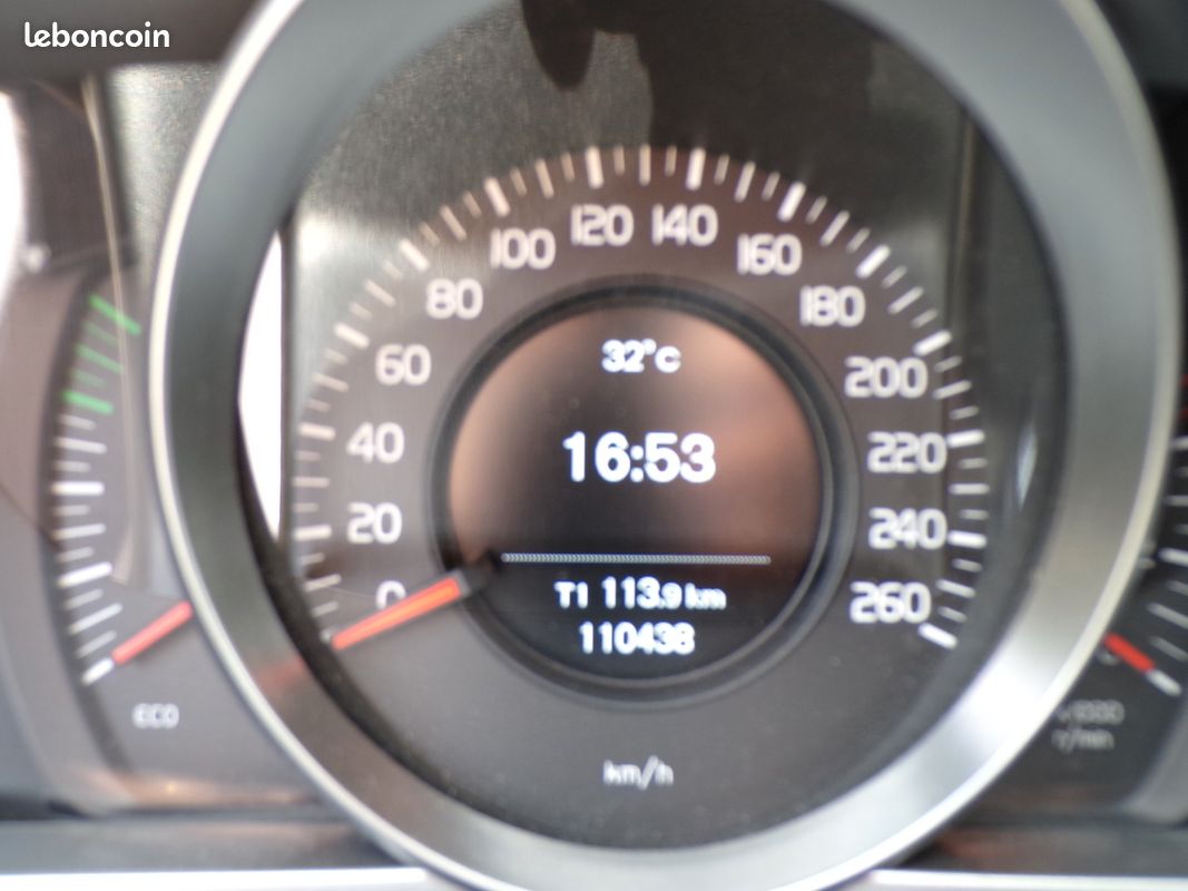 Volvo V40 CROSS COUNTRY D3 AdBlue 150 ch Geartronic 6 (image 9)