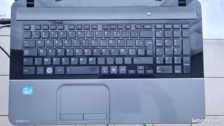 Toshiba Satellite Pro C850-1gr – Pour Pièces – Écran 15,6″ Et Clavier Bons