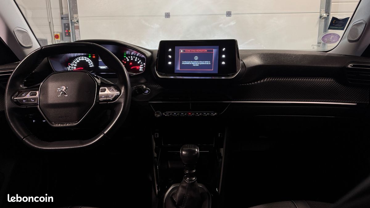 PEUGEOT 2008 GENERATION-I 1.2 PURETECH 130ch ALLURE START-STOP - ATTELAGE - CARPLAY (image 18)