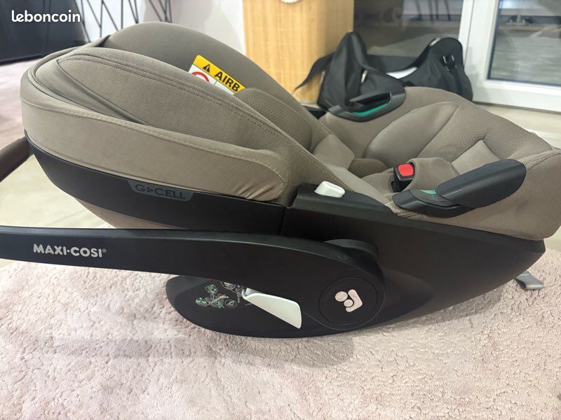 Siège auto cosy Maxi-Cosi Pebble 360 - Beige / Khaki (image 1)