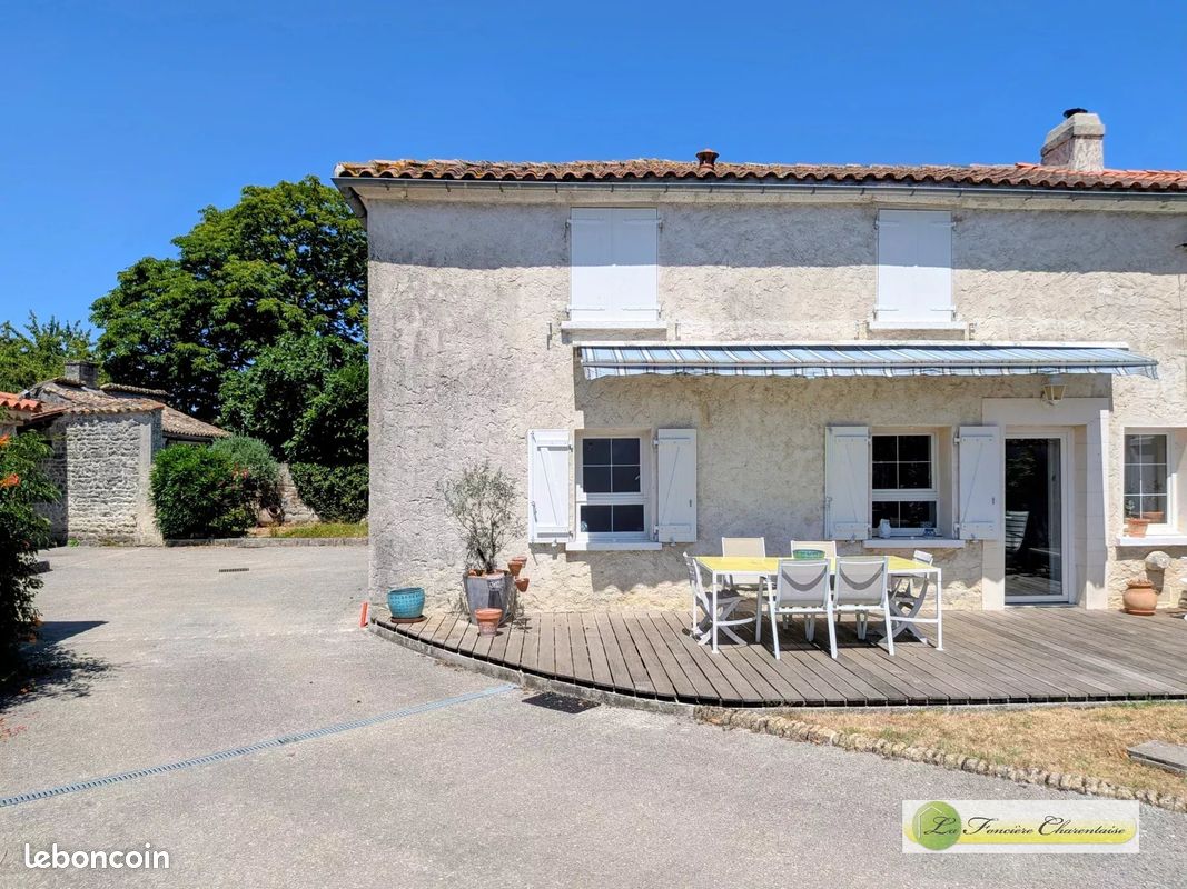 Maison 158 m² · à Puymoyen · 158 m² · 285 000 €