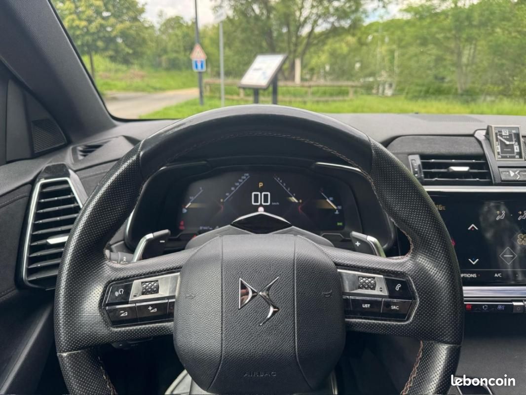 DS 7 Crossback 1.6 225 CV EAT8 Performance Line + {SUIVI ENTRETIEN COMPLET - CAMERA ATTELAGE} (image 17)