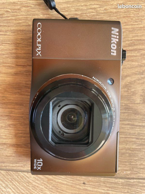 Nikon Coolpix S8000 Appareil photo numérique compact 14,2 Mpix Ecran 3 Zoom optique 10x Bronze