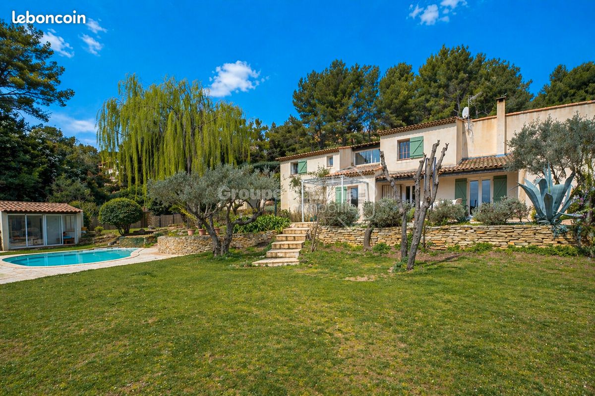 Maison 6 pièces 241 m² · à Saint-Mitre-les-Remparts · 241 m² · 867 000 €