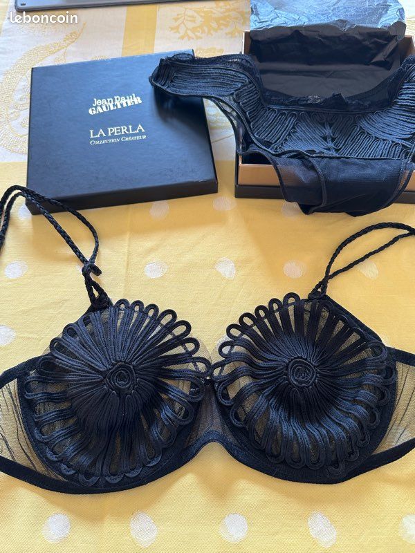 Lingerie La Perla collection créateur Jean Paul Gaultier Vêtements