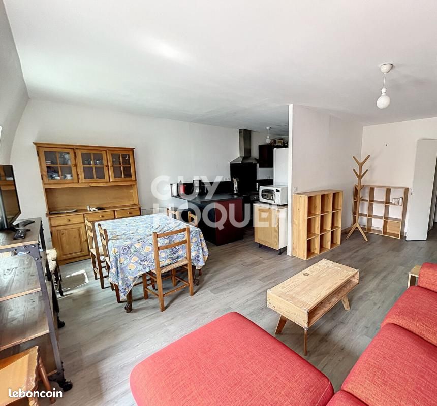 Appartement 4 pièces 82 m² · à Compiègne · 82 m² · 990 €