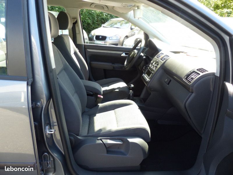 Volkswagen TOURAN 2.0 ECOFUEL TRENDLINE 7 PLACES (image 12)