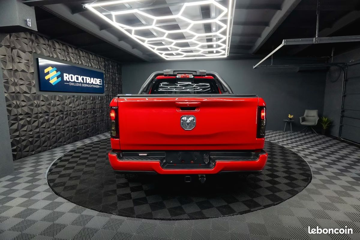 Dodge RAM 1500 Red Devil Long Bed 5.7 V8 HEMI 401 ch 4x4 – Night Pack – Offroad (image 16)