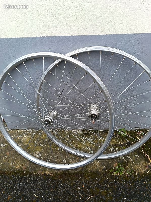 VELOX Roue City 650x35b alu Arriere MOY alu axe Plein RL 7-6-5v. (Vendu sans ecrou 10x100