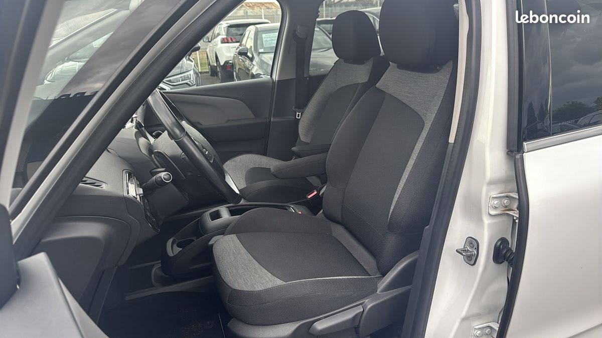 Citroen C4 PICASSO PURETECH 130CH FEEL S&S EAT6 (image 9)