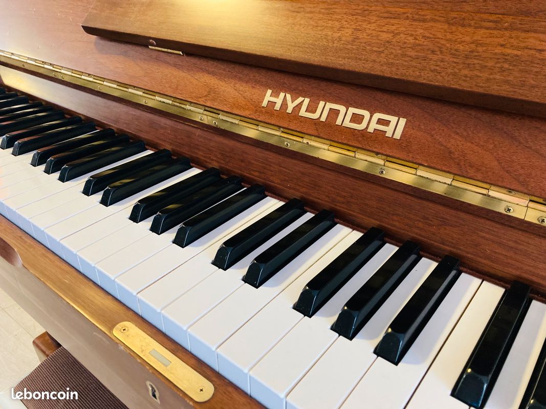 Piano droit d'expression Hyundai U835 bois (image 3)