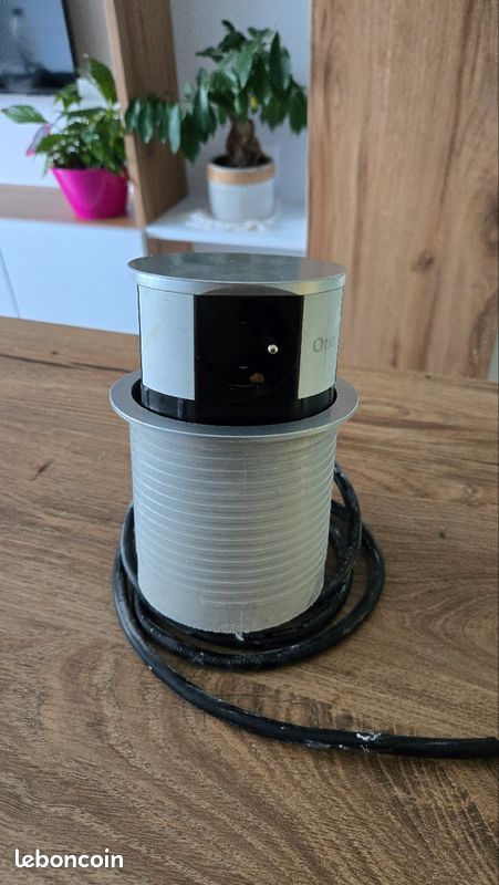 Multiprise 3 prises + USB escamotable Otio pour cuisine (image 1)