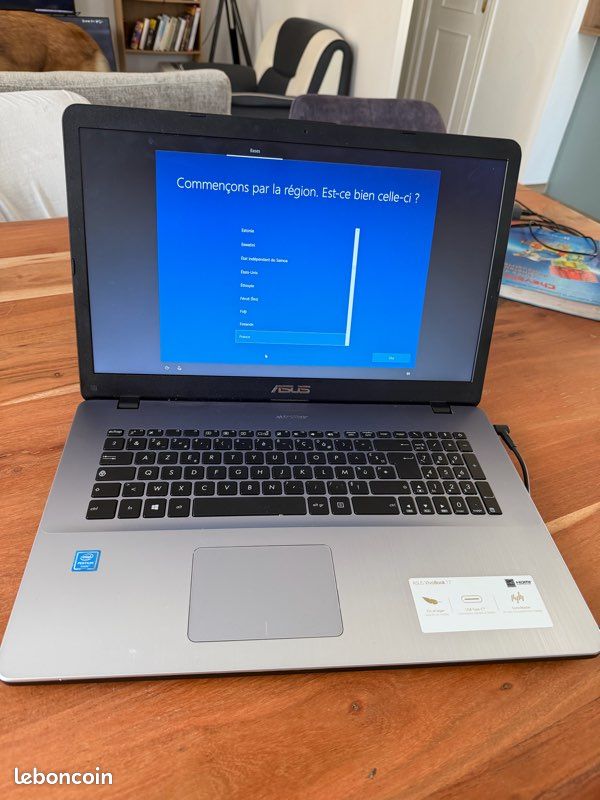 Asus vivobook17 (image 1)