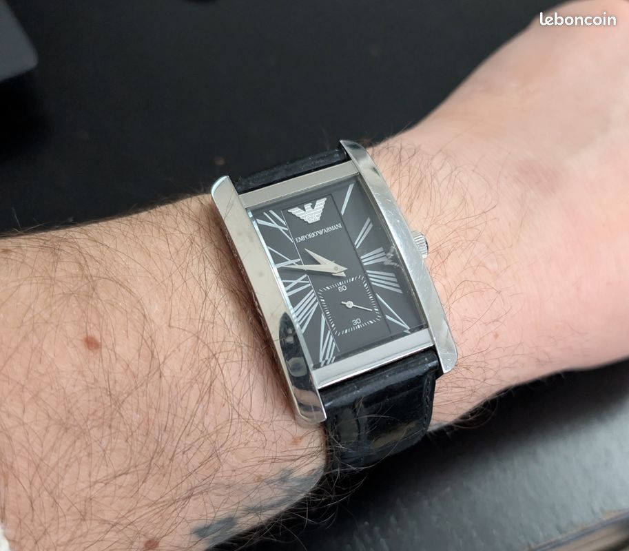 Montre Emporio Armani – Boîtier rectangulaire – Pile à remplacer (image 3)