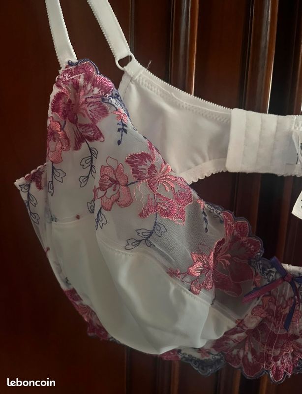 Soutien gorge 105 E neuf jamais porté (image 2)