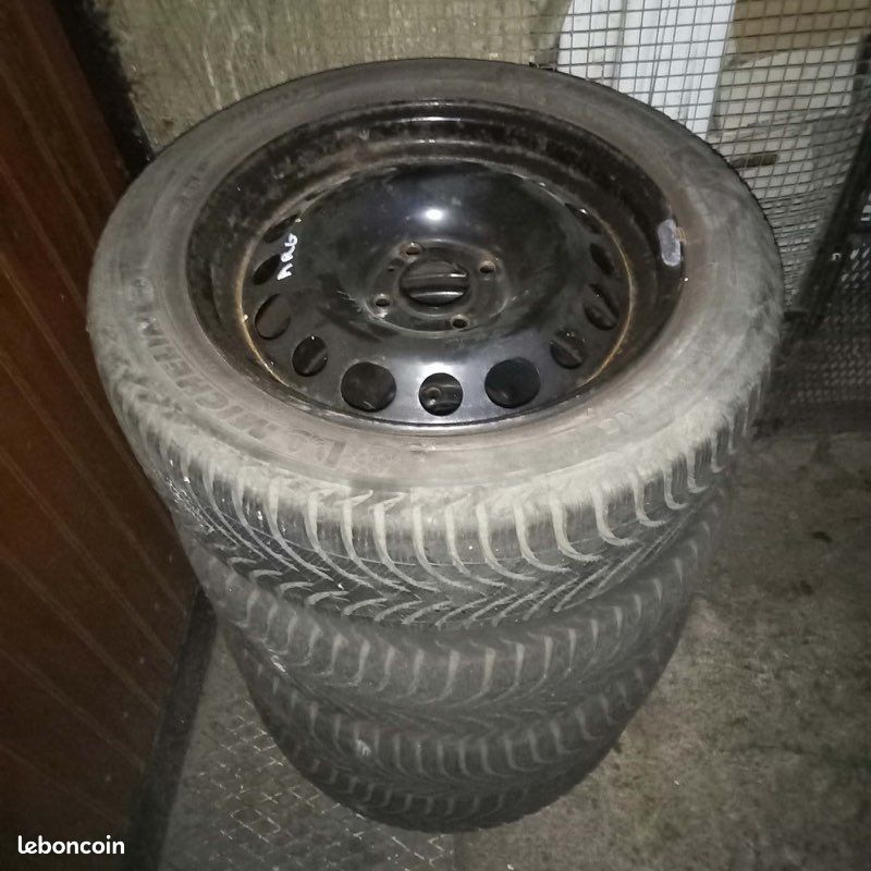 4 pneus neige Michelin 4 trous , 195/55/16 (image 1)