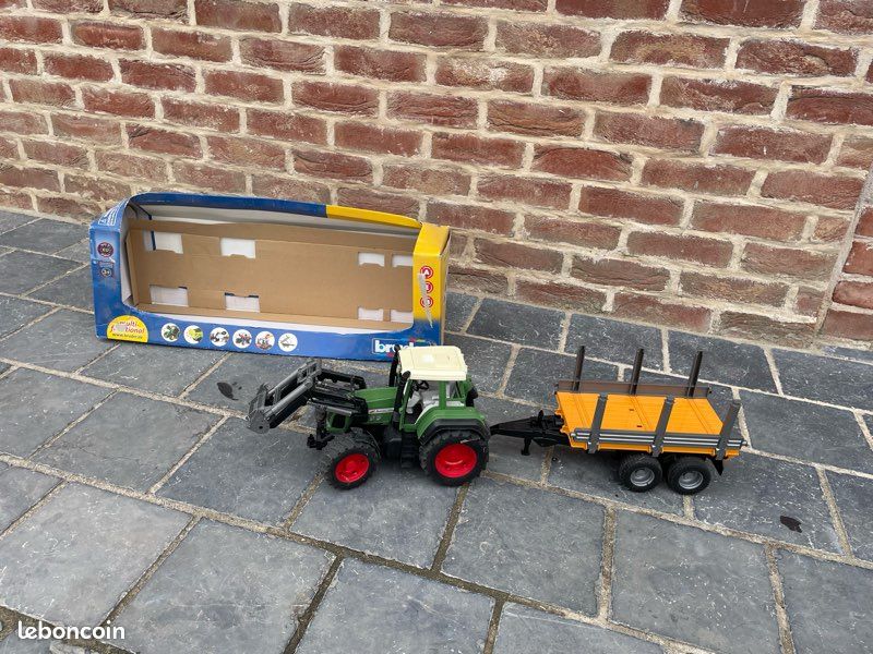 Bruder tracteur Favorit avec fourche avant et remorque forestière (image 1)