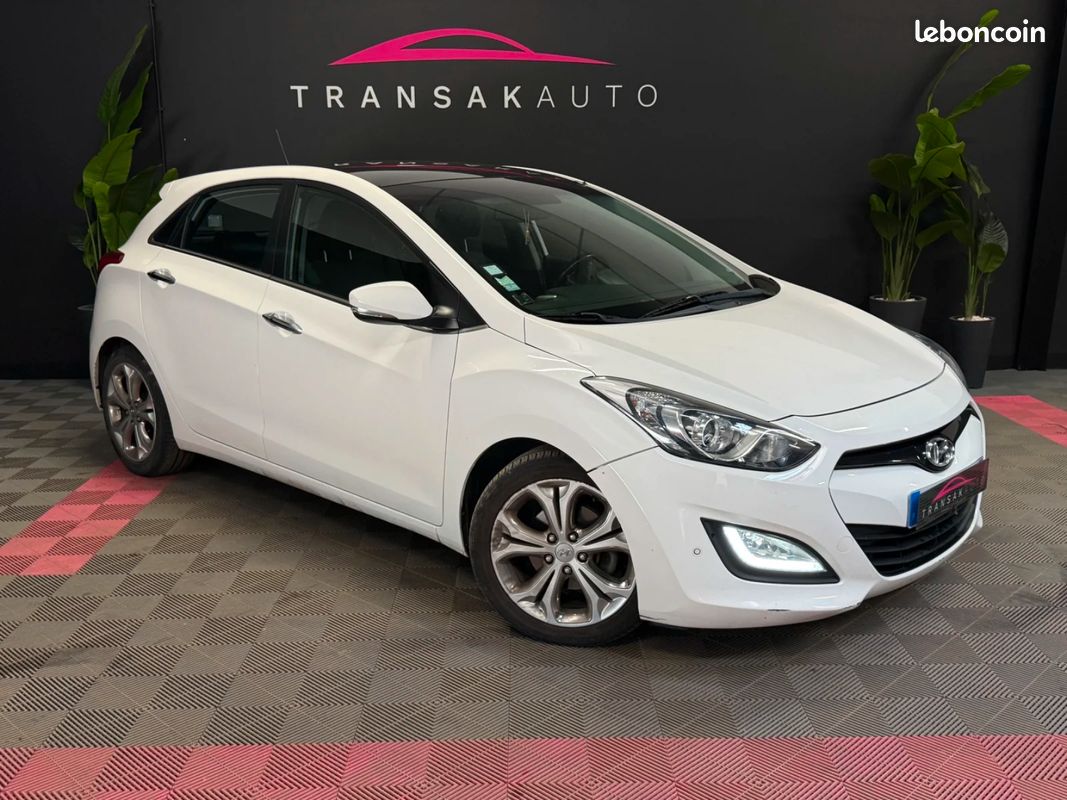 HYUNDAI i30 1.6 CRDi 128 Pack Premium TOIT OUVRANT / SIEGES CHAUFFANTS (image 1)