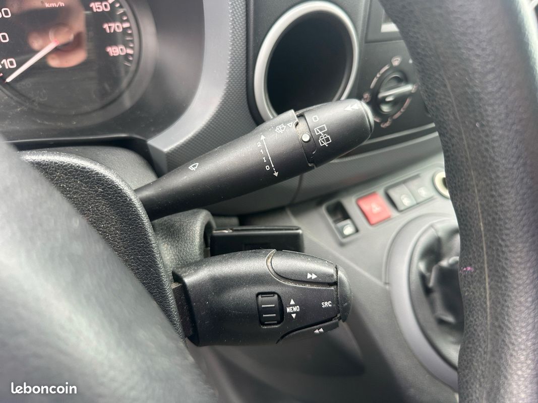 PEUGEOT PARTNER COMBI 1.6 HDI 90 PREMIUm (image 26)