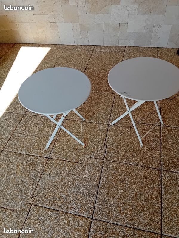 Petites tables rondes en métal (image 1)