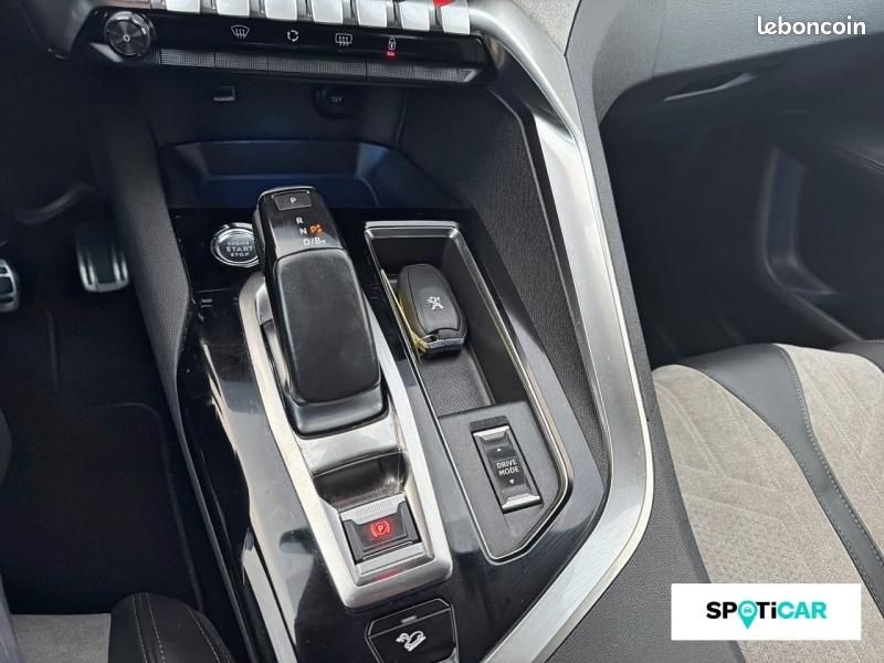 Peugeot 3008 HYBRID4 300ch GT e-EAT8 4X4 + TOIT OUVRANT + ATTELAGE + HAYON MAIN LIBRE (image 23)