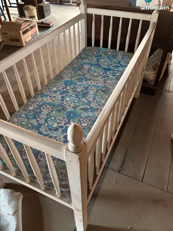 Lit Bébé Vintage Années 60 – Lit à Barreaux En Bois – France – Avec Matelas 130x60 Cm