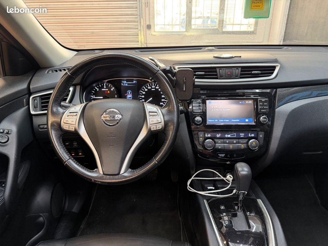 Nissan X-TRAIL 1.6 dCi 130 Ch X-Tronic Tekna - HISTORIQUE COMPLET NISSAN / 2 EME MAIN / TOIT OUVRANT PANORAMIQUE / CAMERA 360 ° / SIEGES ELECTRIQUE & CHAUFFANT (image 15)