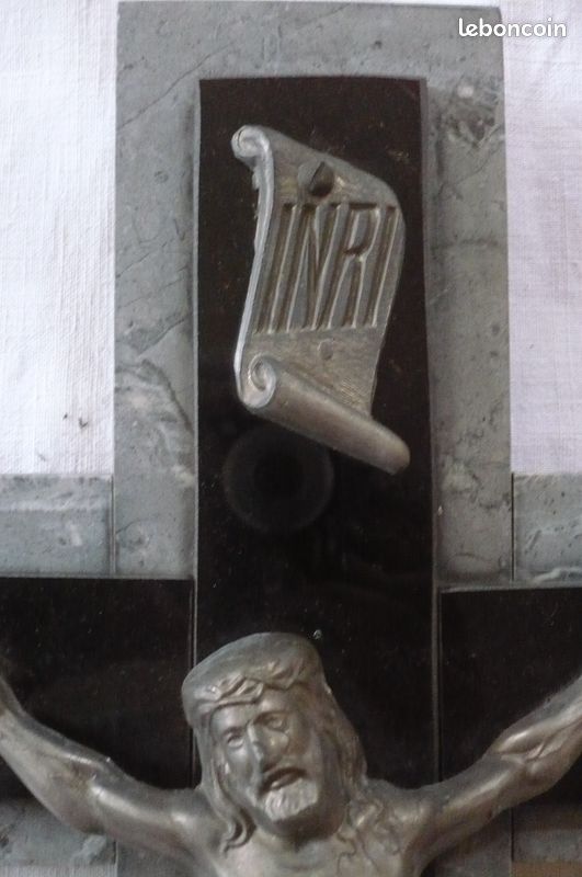 Croix ancienne en marbre (image 2)