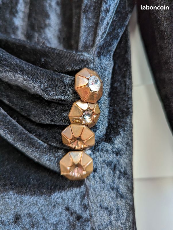 Robe noire velours à épaulettes avec strass T. M (image 3)