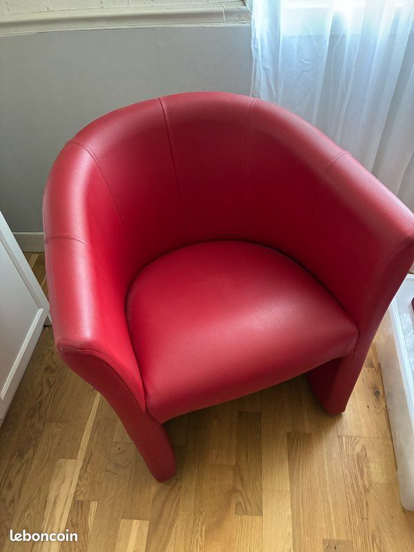 Fauteuil cabriolet rouge – bon état (image 1)