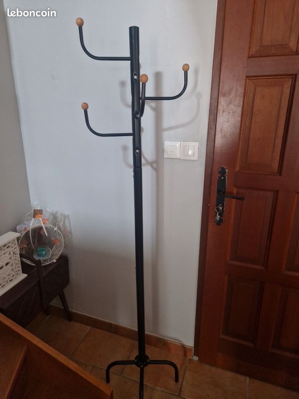 Porte manteau sur pied (image 1)