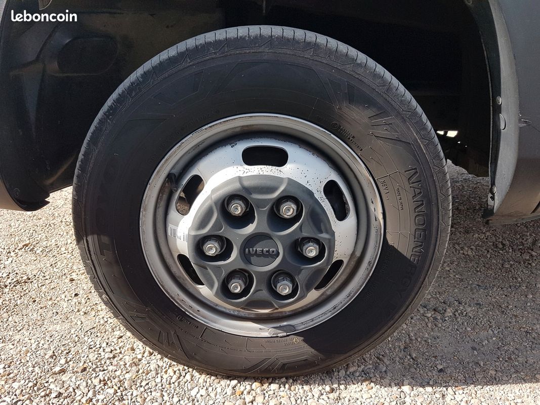 Iveco Daily V (2) 35C18 3.0 HPI 180 3T5 BVM6 Dépanneuse Porte Voiture Plateau Coulissant 131.002 Km (image 29)