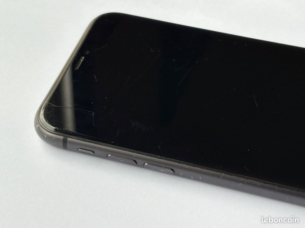 IPhone 11 - 128 Go - Révisé + accessoires (image 2)