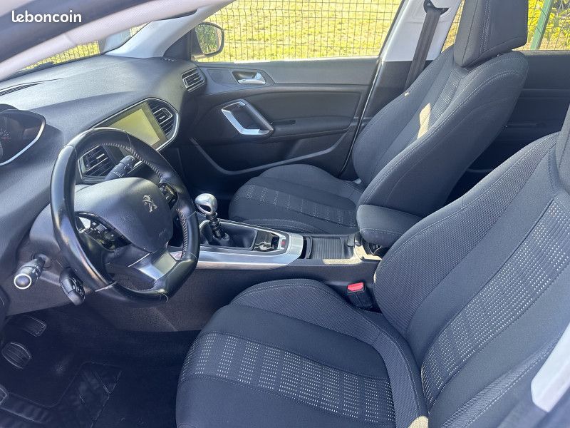 Peugeot 308 1.2 PURETECH 130CH ALLURE S&S 5P (image 9)