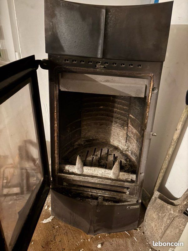 À vendre poêle à bois (image 1)