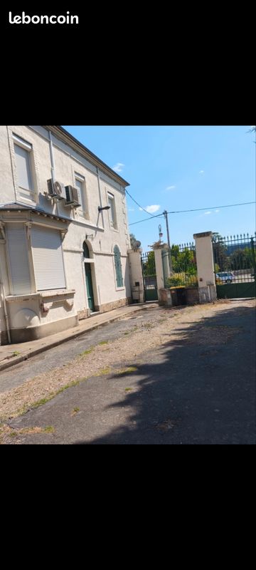 Appartement 6 pièces 169 m² · à Montluçon · 169 m² · 850 €/mois