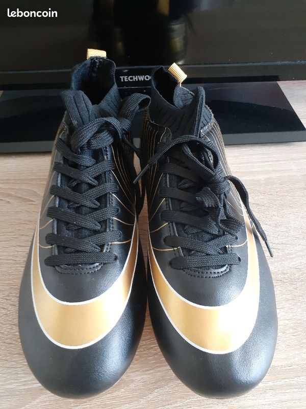Crampons nike doré (image 2)