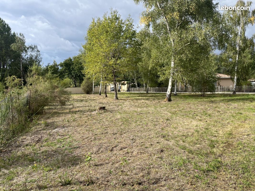 Terrain à bâtir de 1094 m² à VENSAC (33) · 71 000 €