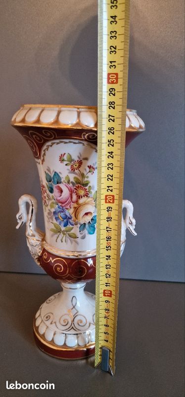 Ancien vase porcelaine, motif floral et tête de Cygne, Verrerie Au Pere Fragile, Avallon (image 5)