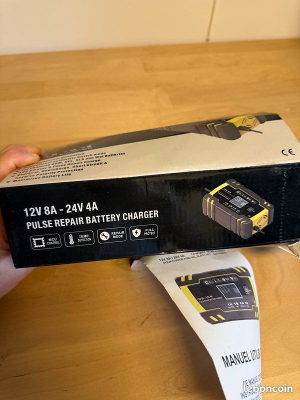 Chargeur de batterie intelligent Foxsur 12V / 24V avec mode réparation (image 2)