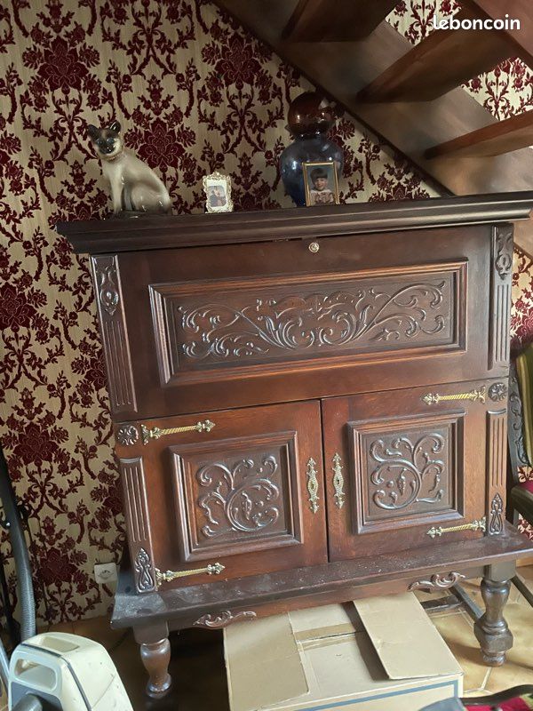 Meuble bar vintage en bois massif de style louis XIII– Années 70 (image 1)